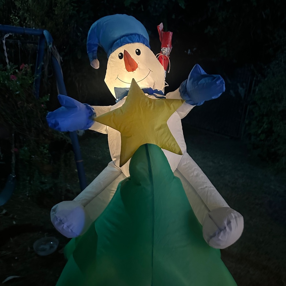 NEW Snowmen with Tree Inflatable Christmas Holiday Decoration Snowman - Picture 2 of 3